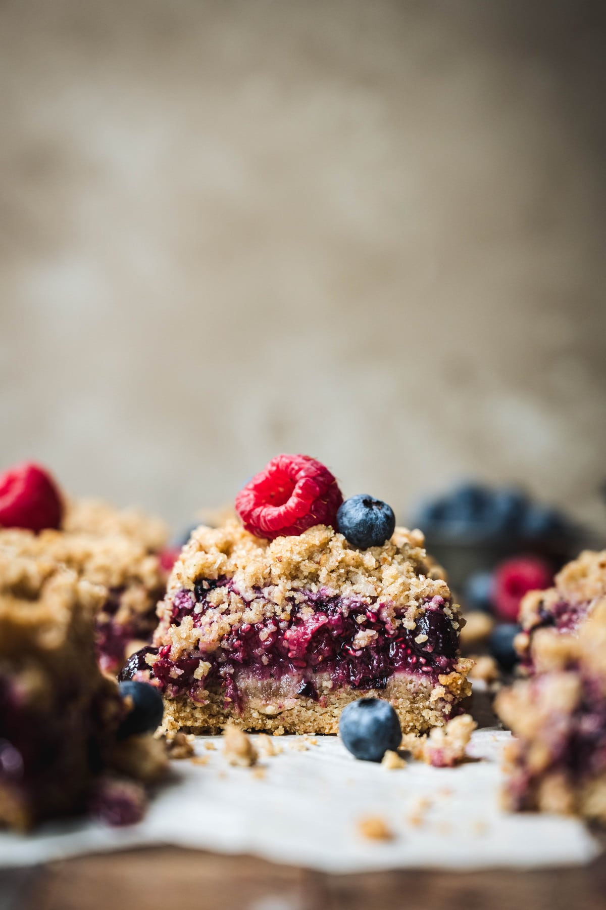 Side view of four berry pie bar with streusel topping
