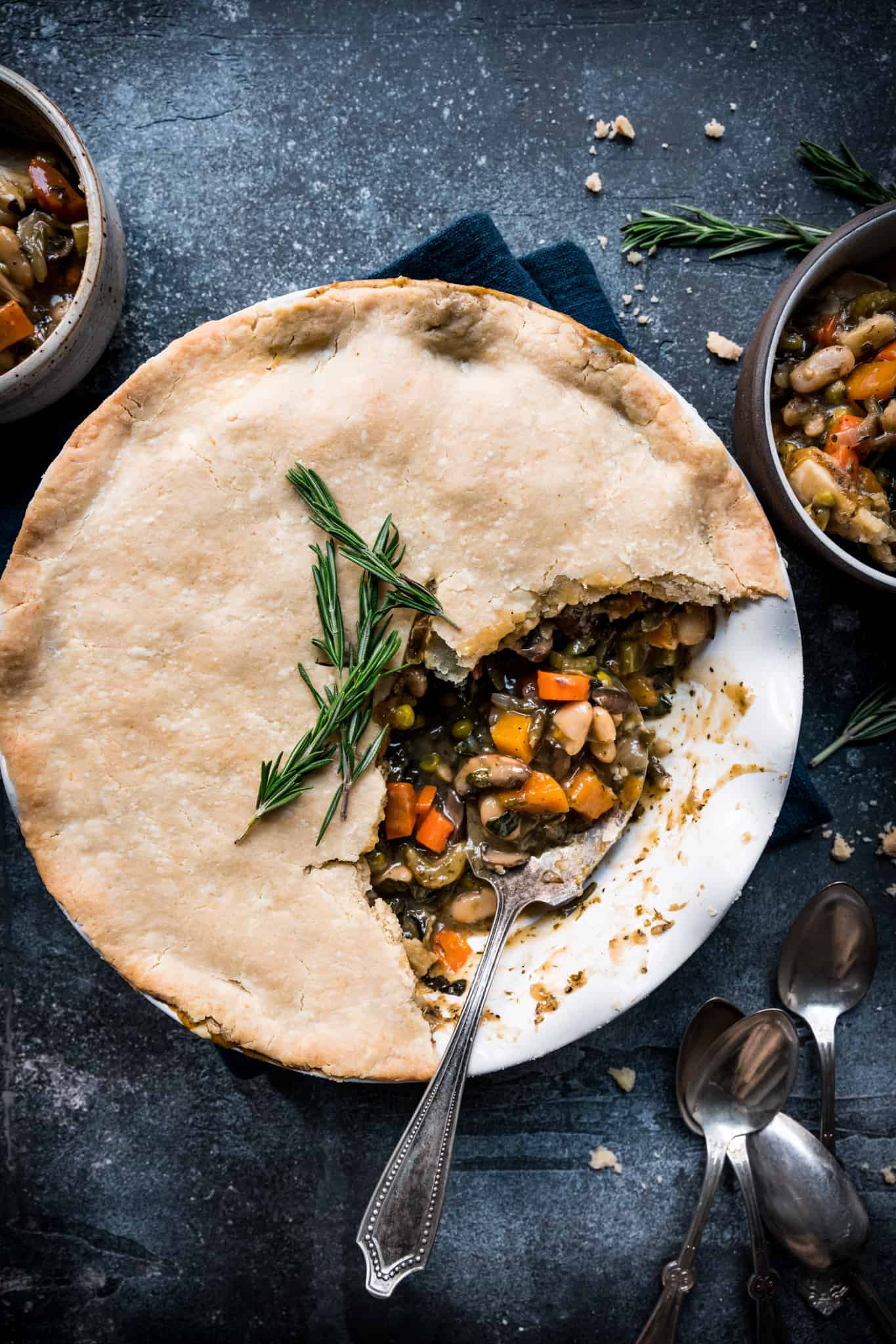 overhead of vegan pot pie in a round pie pan