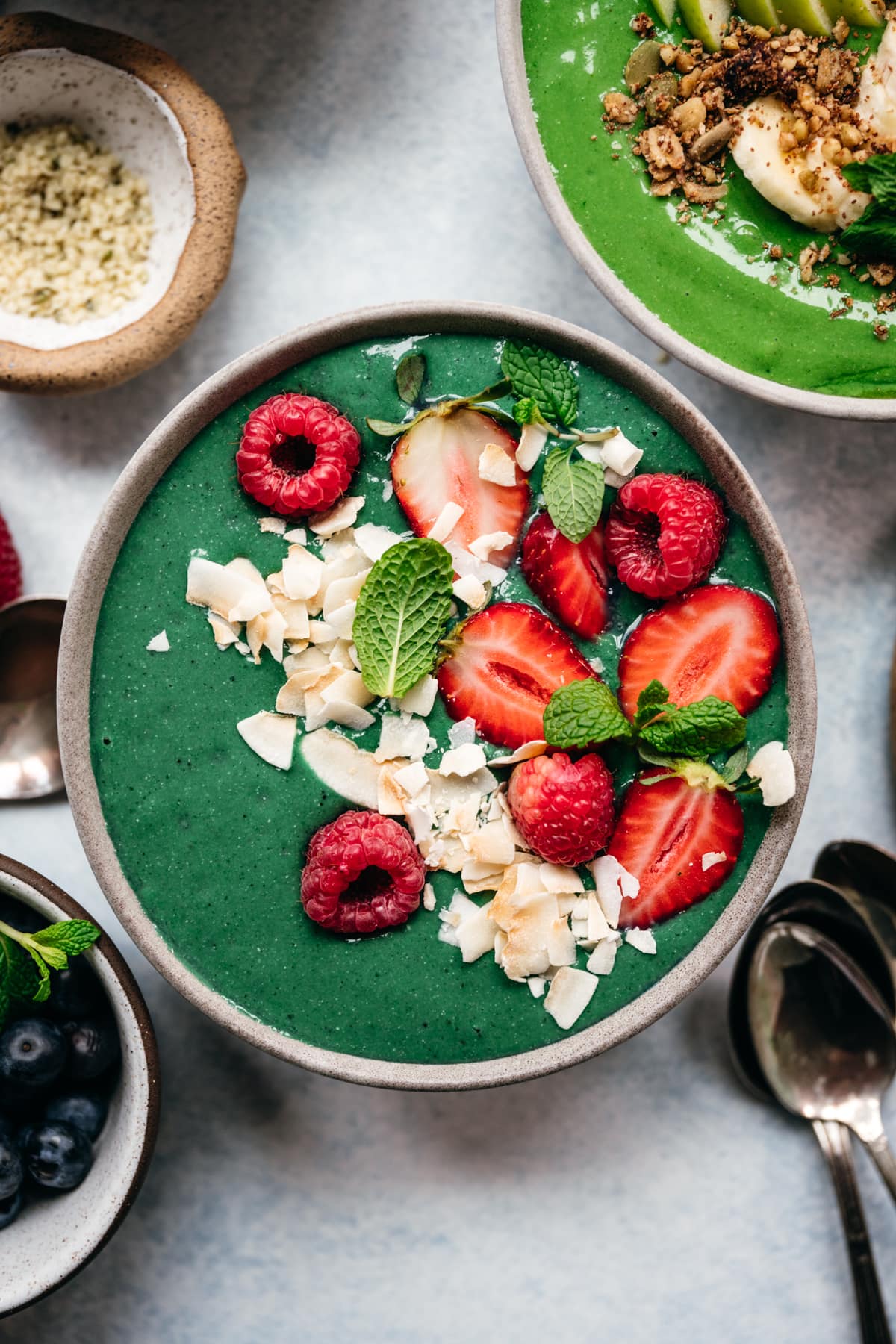 https://www.crowdedkitchen.com/wp-content/uploads/2020/03/Green-smoothie-bowls-3.jpg