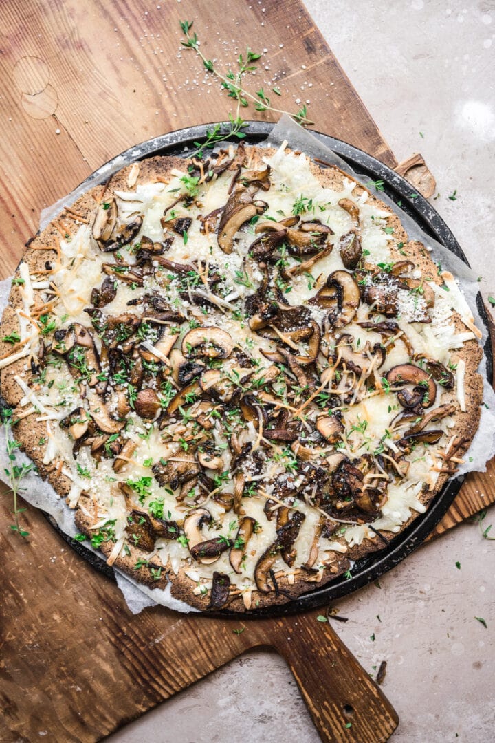 overhead view of vegan mushroom pizza