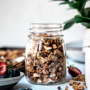 Banana Bread Granola with Chocolate Chips (Vegan) | Crowded Kitchen