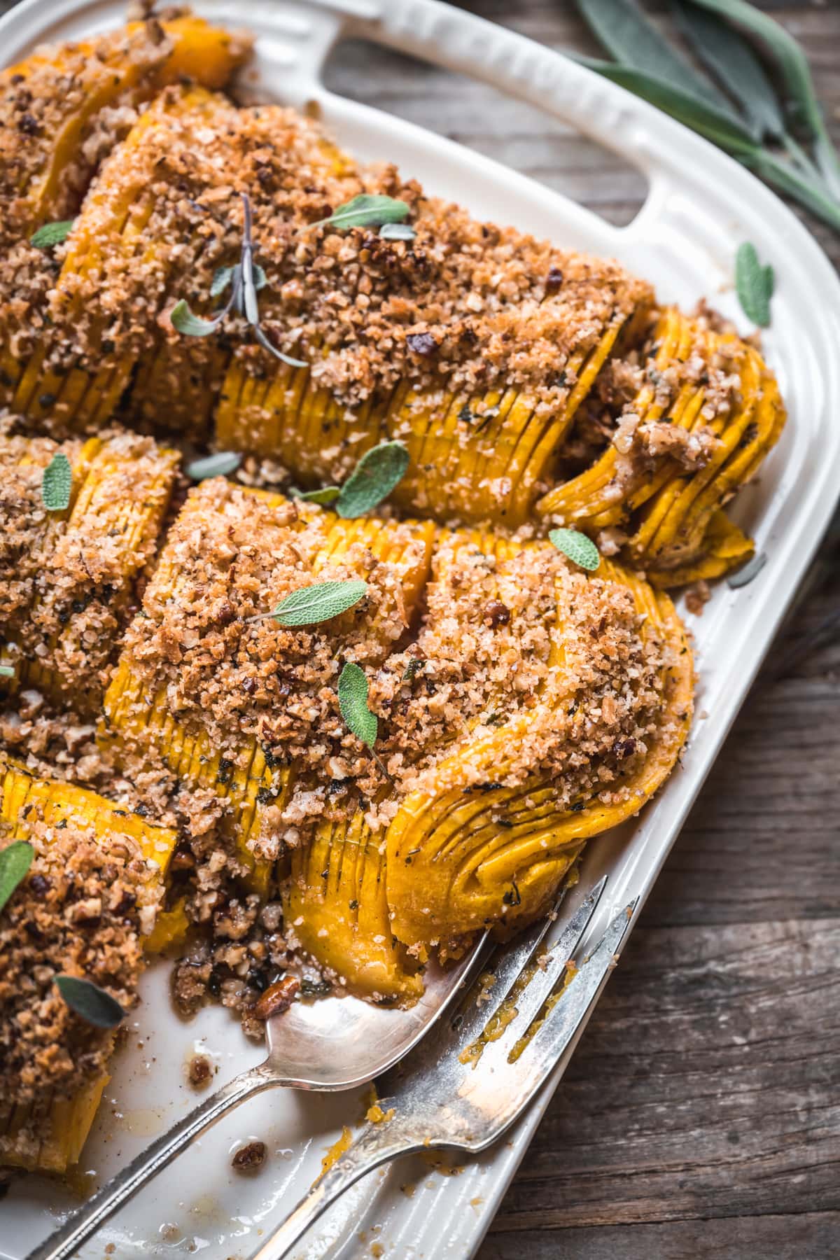 https://www.crowdedkitchen.com/wp-content/uploads/2020/09/hasselback-butternut-squash-13.jpg