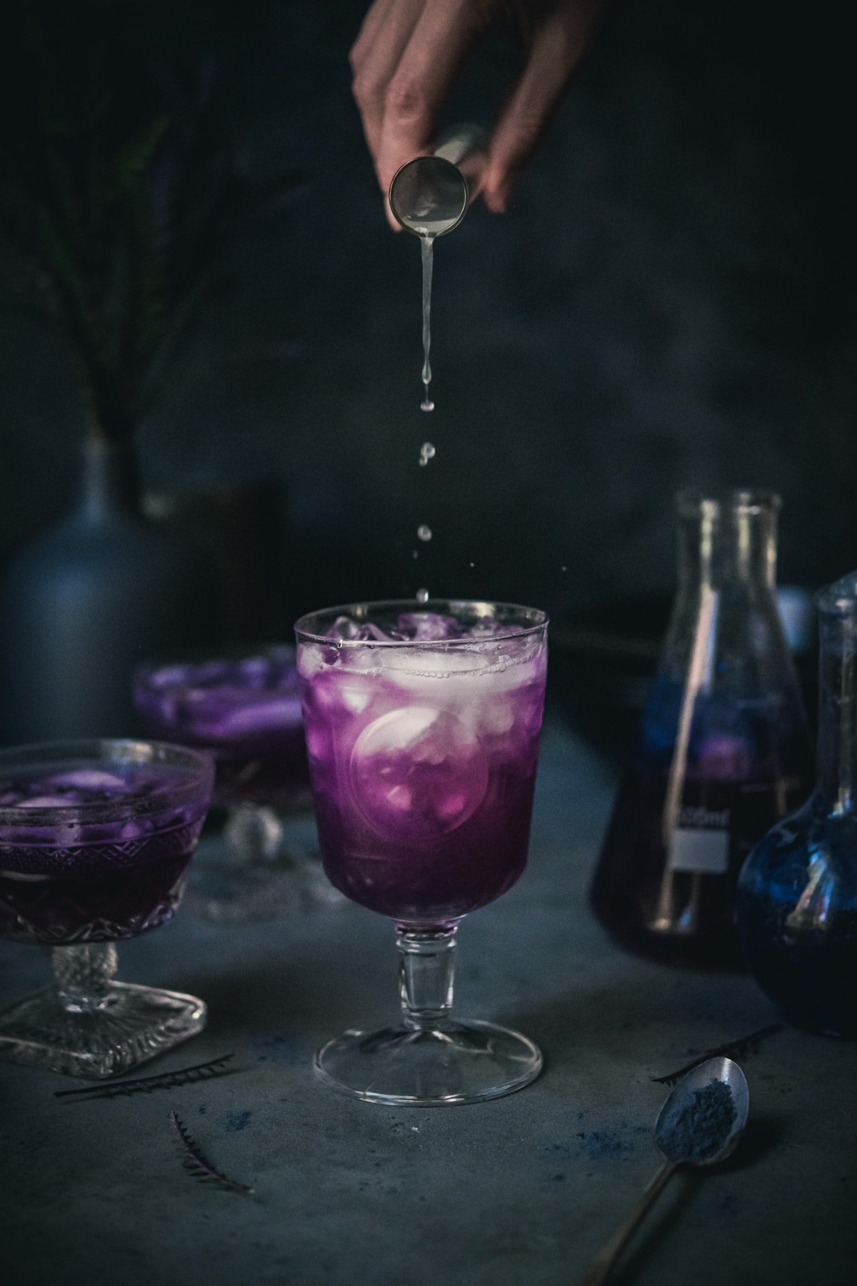 pouring lemon juice into a color-changing polyjuice potion cocktail