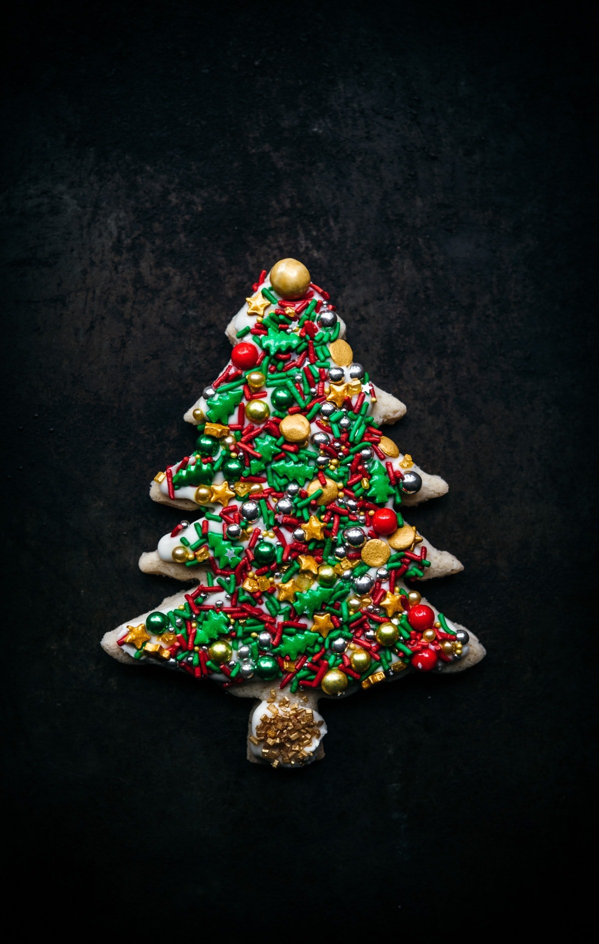 christmas tree cookie with sprinkles. 