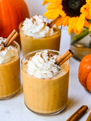 Close up of finished pumpkin pie smoothies.