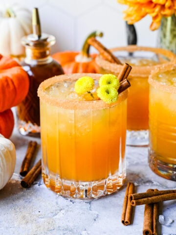 Close up of finished pumpkin spice margarita in glass.