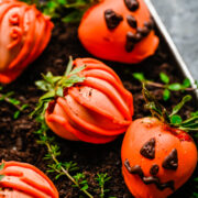 Close up of the finished Halloween strawberries.