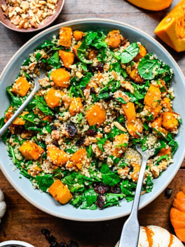 Close up of the finished pumpkin quinoa salad in a blue bowl.