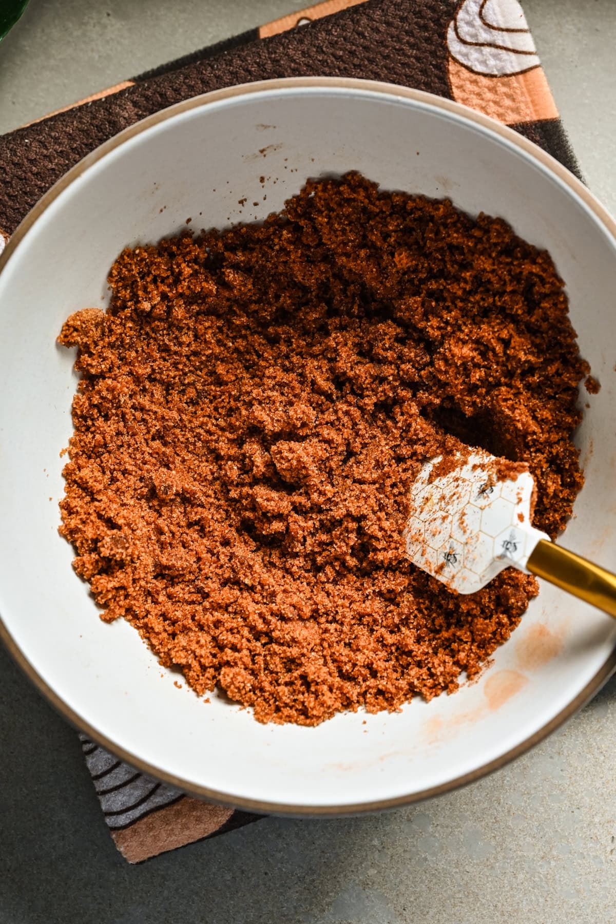 Brown sugar cinnamon filling in a white bowl.