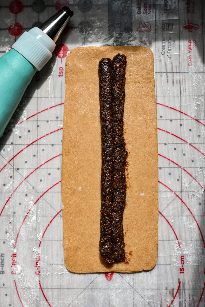 Adding the filling to the cookie.