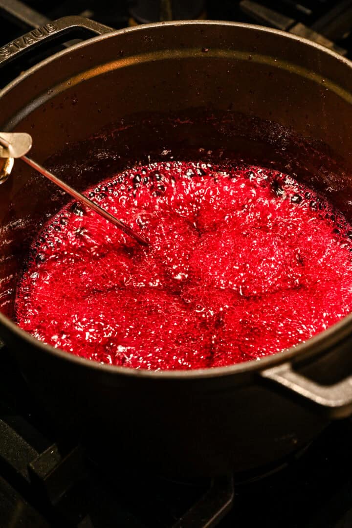 Pate de fruit mixture after boiling.