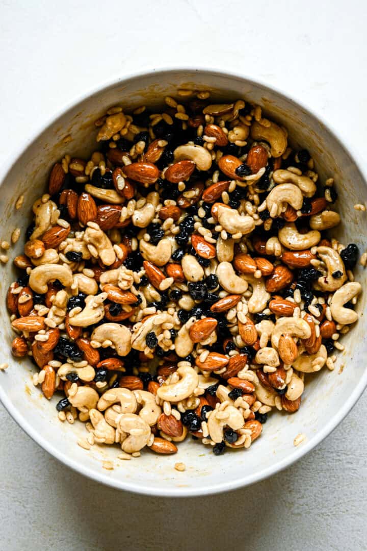 Blueberry cashew snack bar ingredients all mixed together in a bowl.